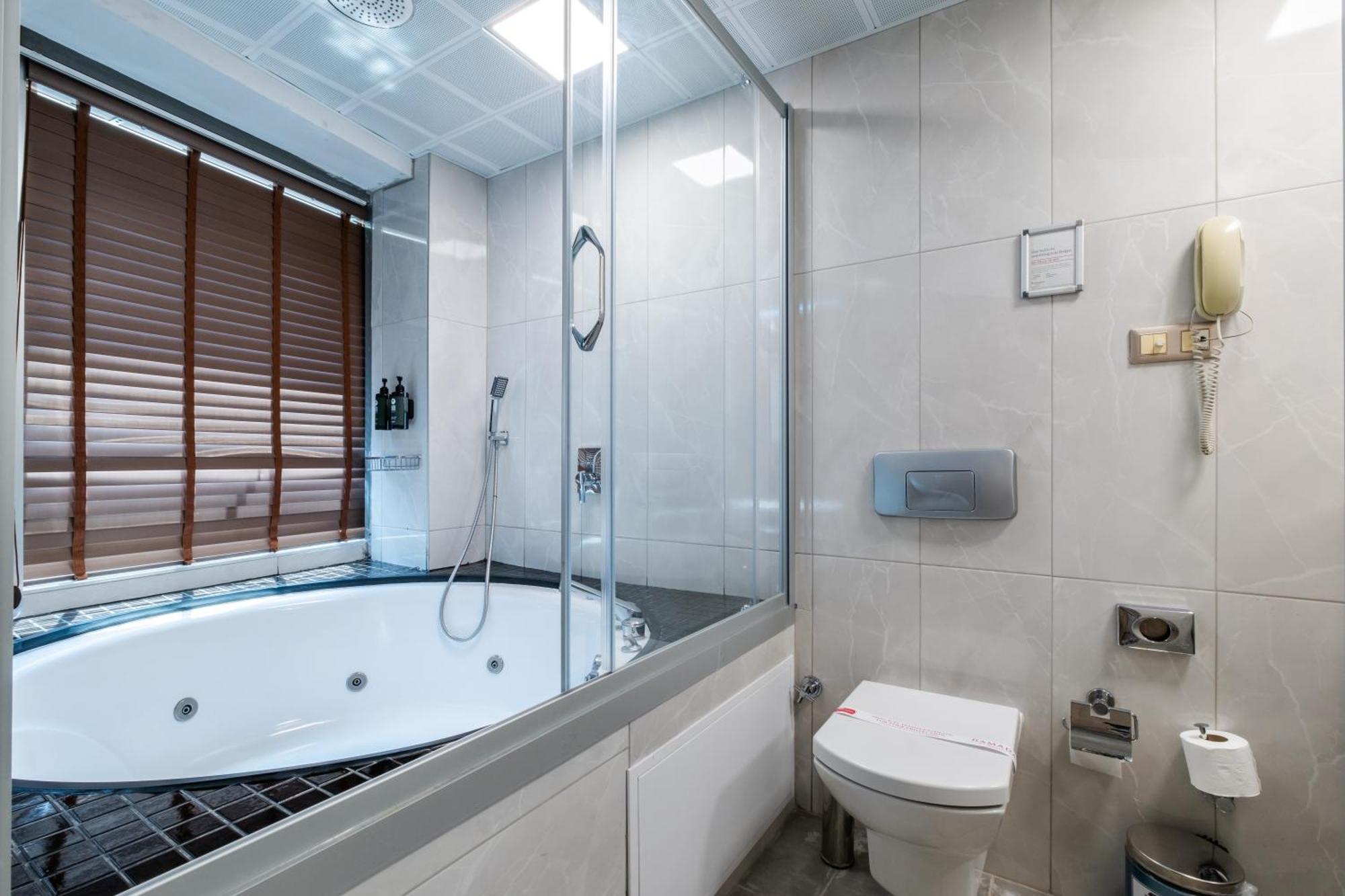 Ramada By Wyndham Ankara Hotel Buitenkant foto