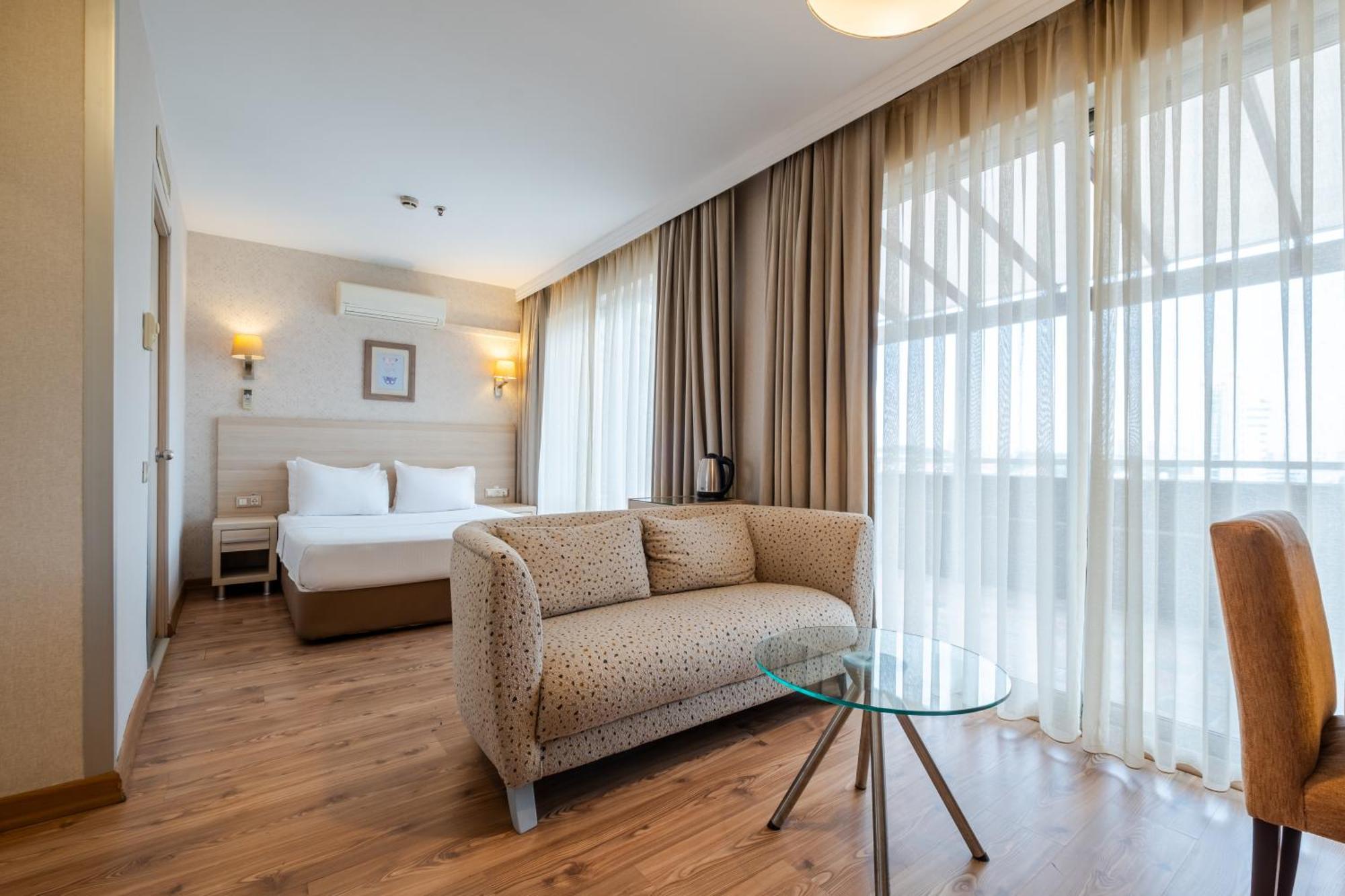 Ramada By Wyndham Ankara Hotel Buitenkant foto