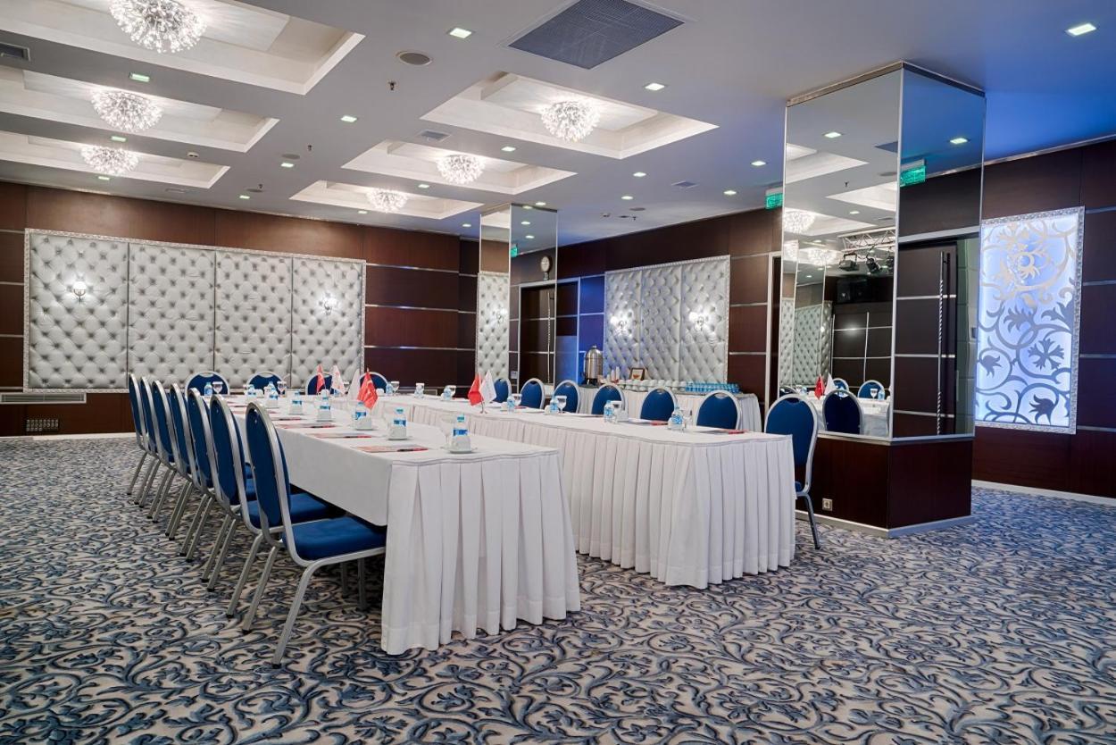 Ramada By Wyndham Ankara Hotel Buitenkant foto